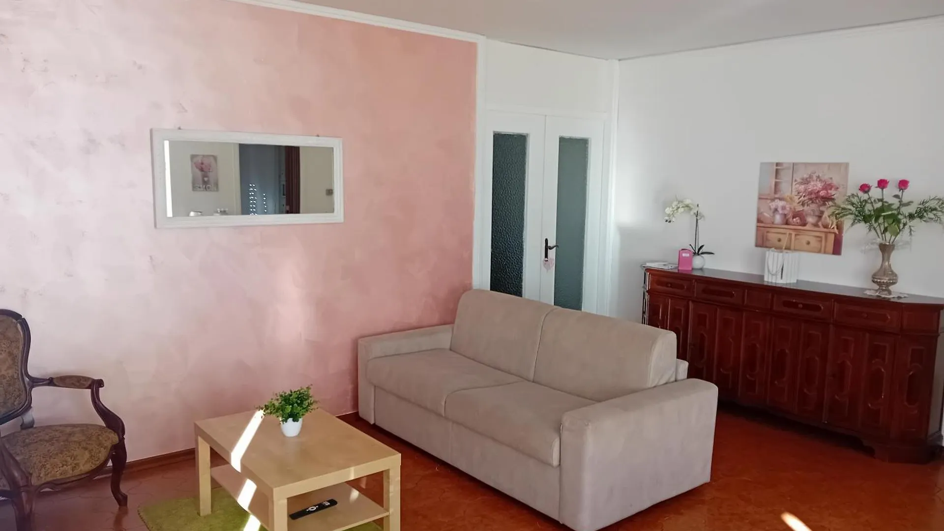 Garda City Home Family Apartments