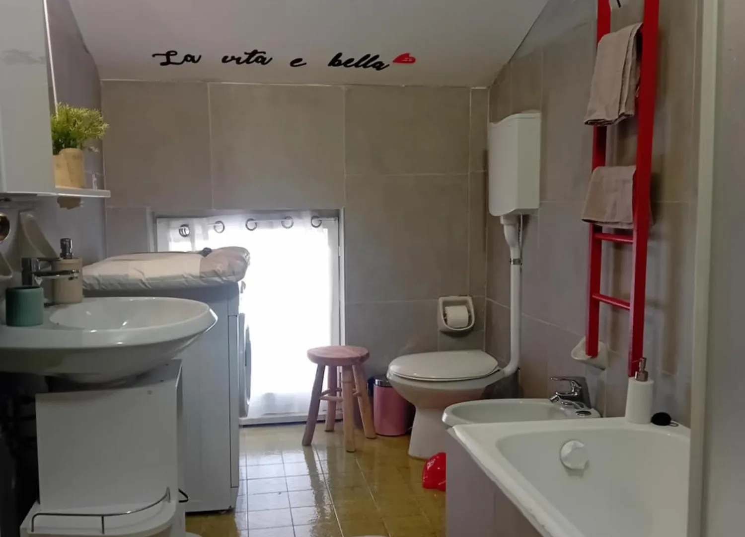 Garda City Home Family Apartments