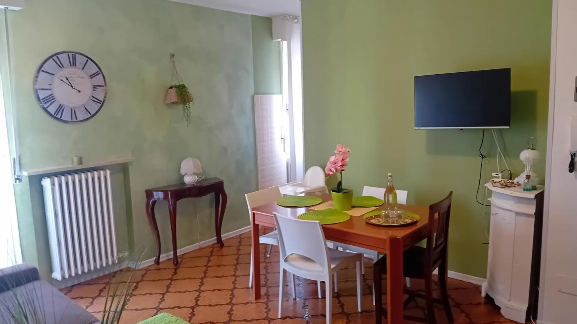 Garda City Home Family Apartments